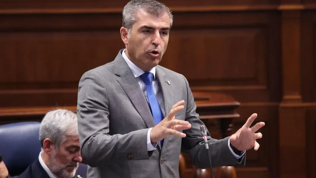 «LA BOLA DE CRISTAL DE MANUEL DOMÍNGUEZ TAMBIÉN ES DEL PP»
